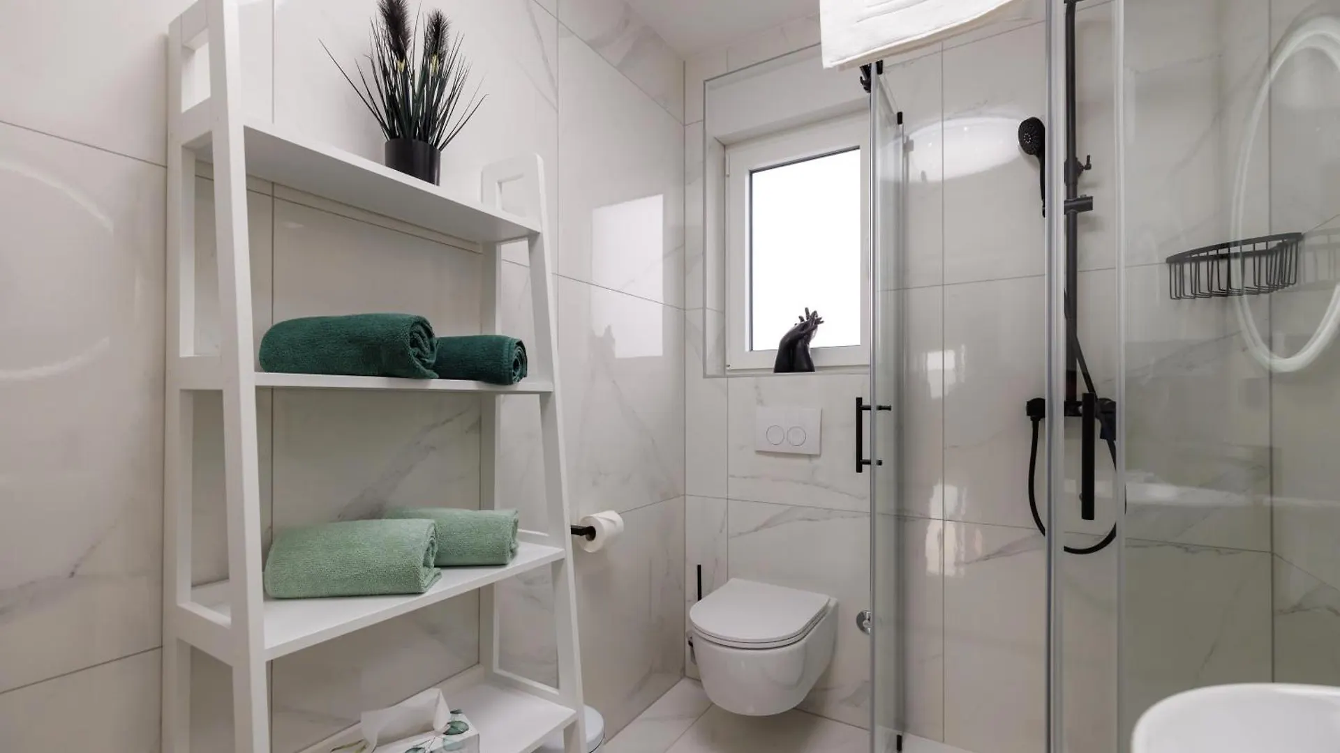 Noble Nest Apartment Njivice 0*,